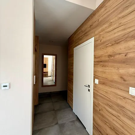 아파트 Apartamentu Czarna Gora 121 3*